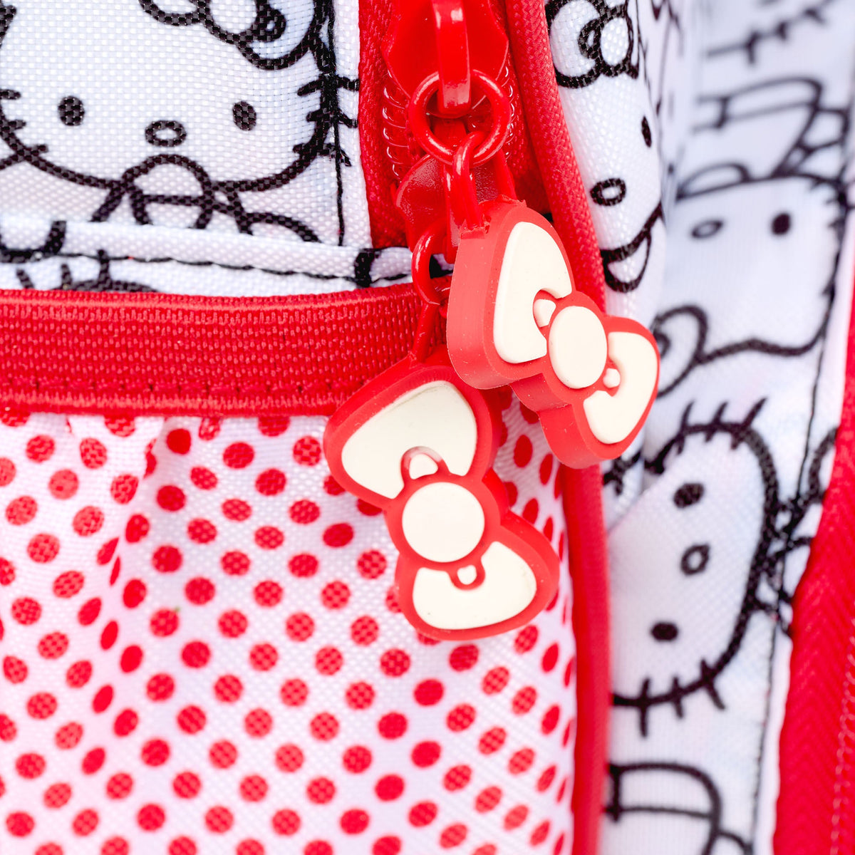 hello-kitty-classic-backpack-cooler-z0 00027925-Z.jpg