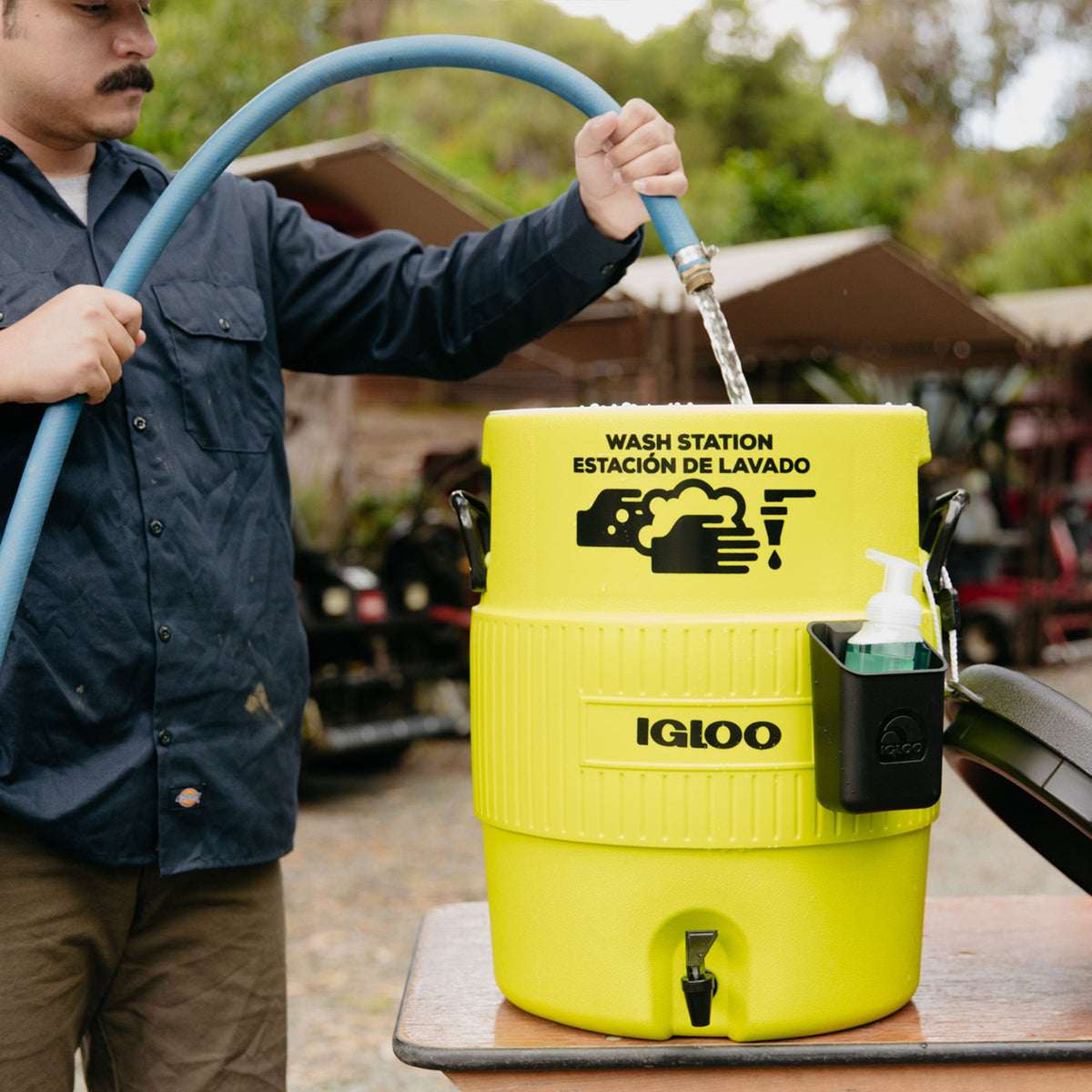 5-gallon-handwash-station-u4 00042260_lifestyle1.jpg