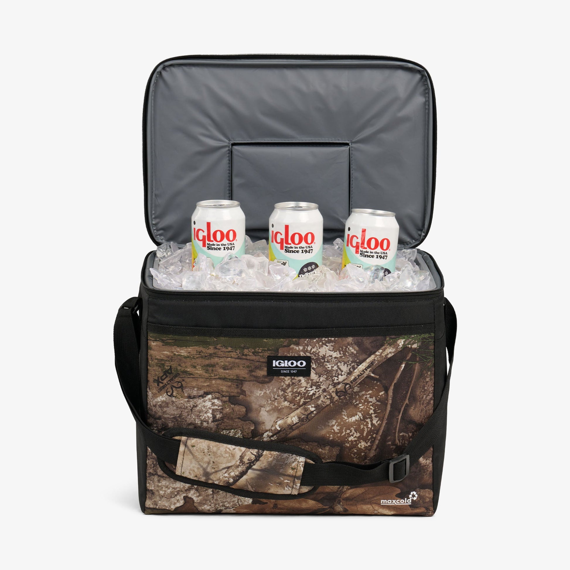 realtree-apx-hlc-28-can-bag-e7 00064354-P4-2025.jpg