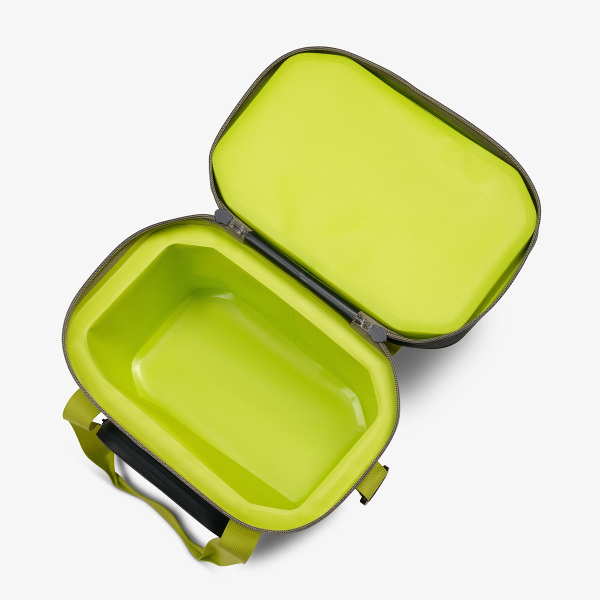 trailmate-18-can-cooler-bag-s6 00066772-O2.jpg