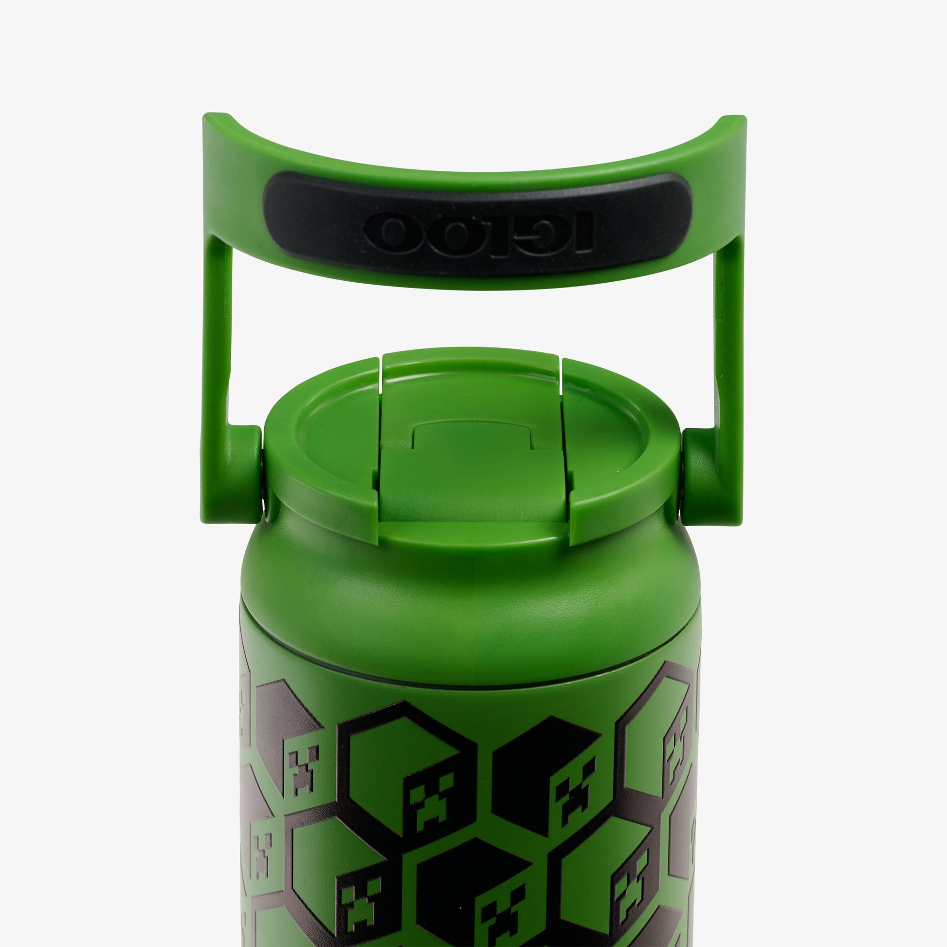 minecraft-creeper-glow-in-the-dark-20-oz-bottle-n0 00071605-L1.jpg